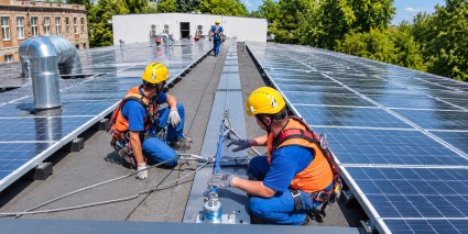 Ochrana proti pádu při montáži a servisu fotovoltaických elektráren